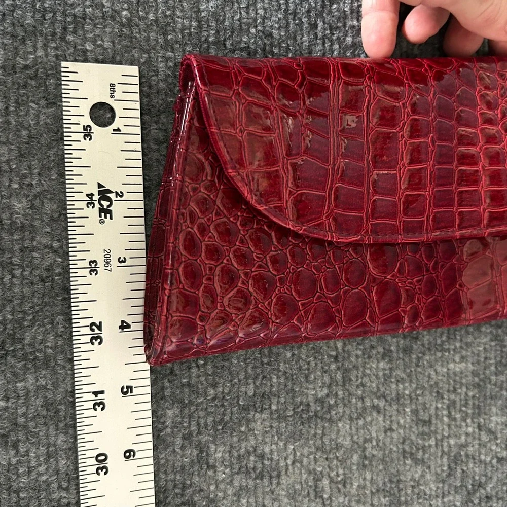 Red Faux Crocodile Embossed Patent Wristlet Clutch Evening Bag Magnetic Snap